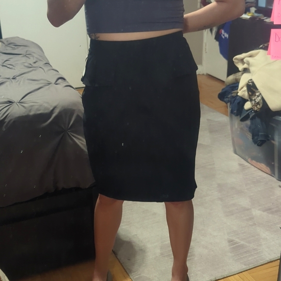 Black skirt with flattering flare - Picture 1 of 4